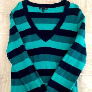 GAP Women’s V-Neck Sweater
